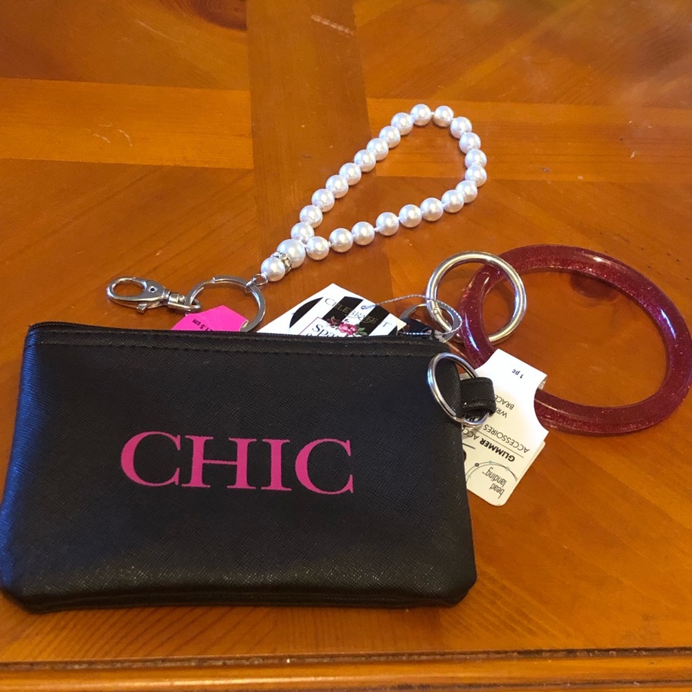 Chic small Wristlet & 2 key rings